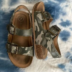Cat and Jack burks toddler sandals 7C